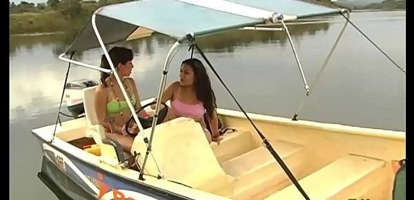  Lesbi entre colombianas en una laguna